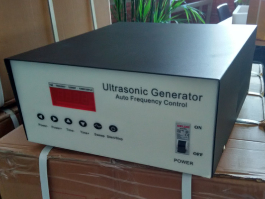 Cyfrowy generator ultradźwiękowy 40 kHz 600 W do czyszczenia
