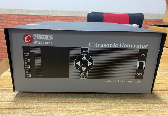 Czyszczenie ultradźwiękowego generatora częstotliwości 20 kHz do myjki ultradźwiękowej